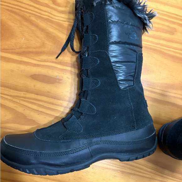 The North Face Black Winter Boots with Fur Trim - Picture 6 of 14